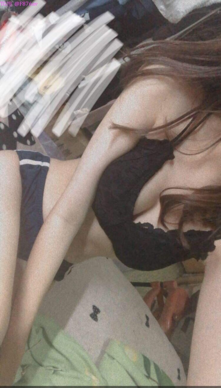 Nam sinh nhát chết để người yêu bị đại ca địt toác lồn